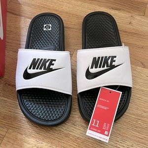NWT Nike Men’s Bennasi JDI Black & White Slides, size 11.